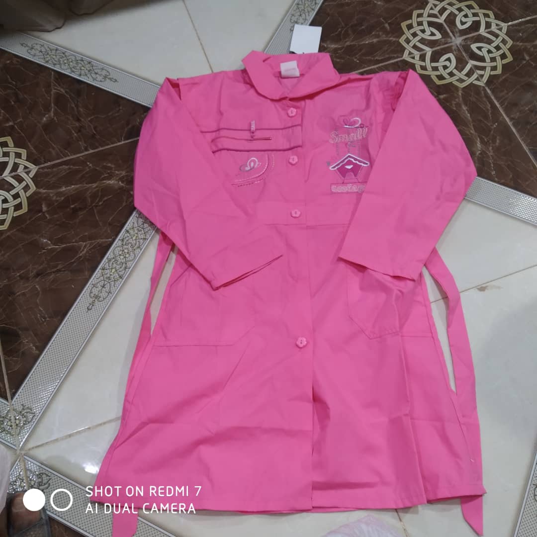 Uniforme rosa con mangas